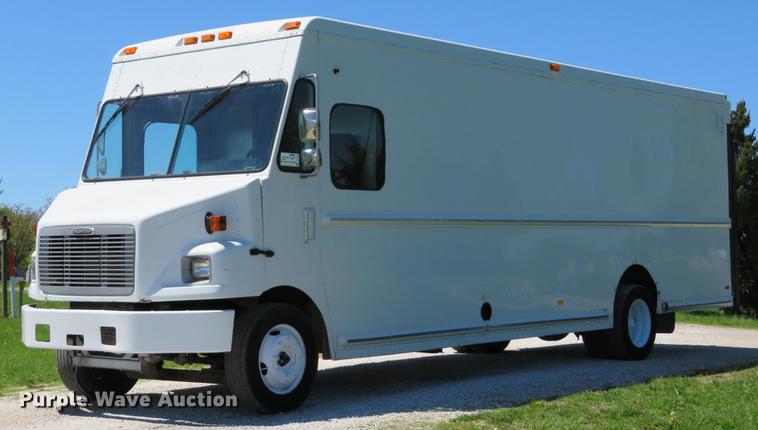 image for item DG3995 2003 Freightliner MT55 delivery truck