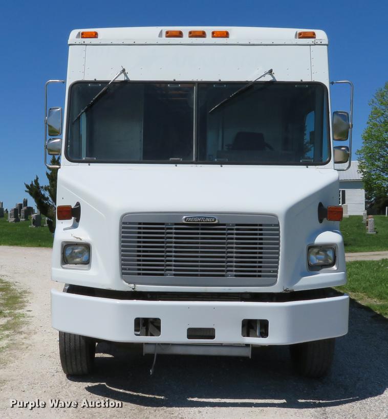 image for item DG3995 2003 Freightliner MT55 delivery truck