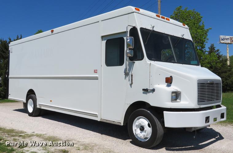 image for item DG3995 2003 Freightliner MT55 delivery truck