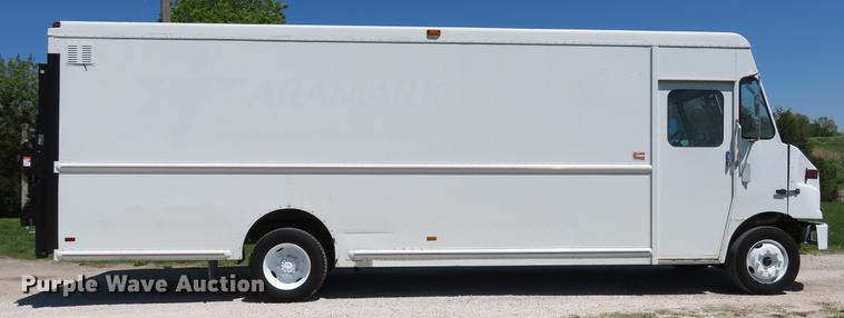 image for item DG3995 2003 Freightliner MT55 delivery truck