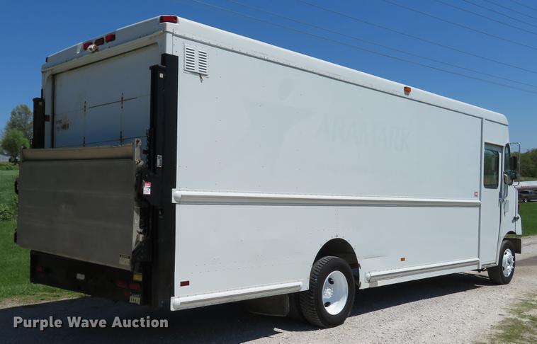 image for item DG3995 2003 Freightliner MT55 delivery truck