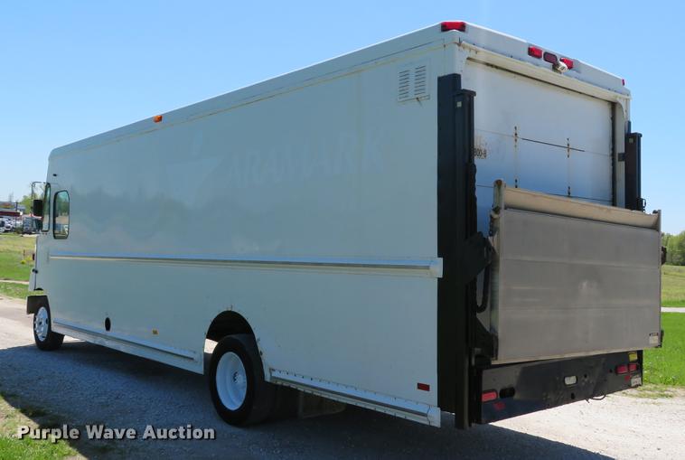 image for item DG3995 2003 Freightliner MT55 delivery truck