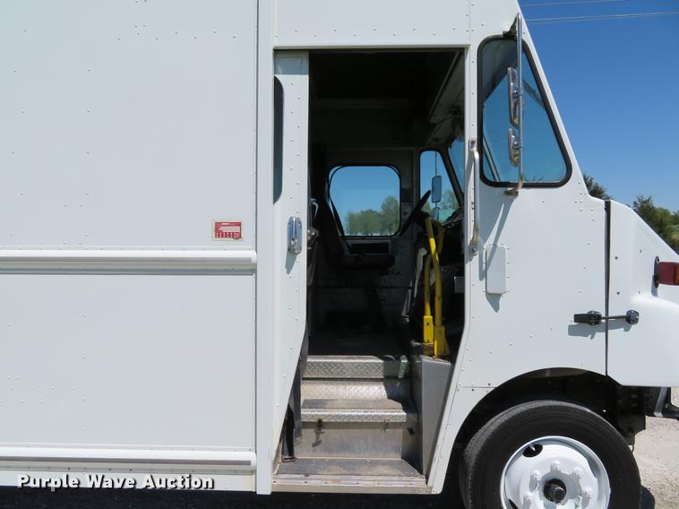 image for item DG3995 2003 Freightliner MT55 delivery truck