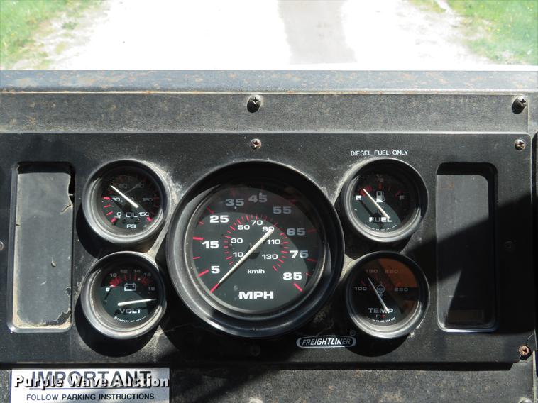 image for item DG3995 2003 Freightliner MT55 delivery truck