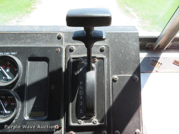 image for item DG3995 2003 Freightliner MT55 delivery truck