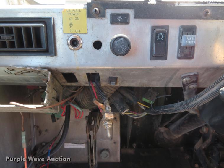 image for item DG3995 2003 Freightliner MT55 delivery truck