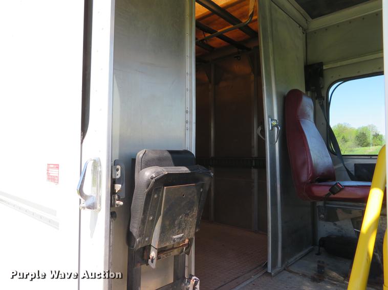 image for item DG3995 2003 Freightliner MT55 delivery truck