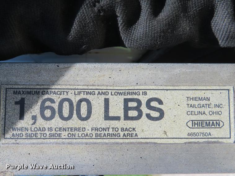 image for item DG3995 2003 Freightliner MT55 delivery truck