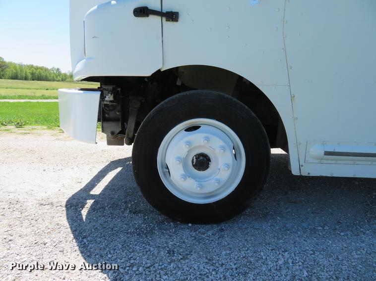 image for item DG3995 2003 Freightliner MT55 delivery truck