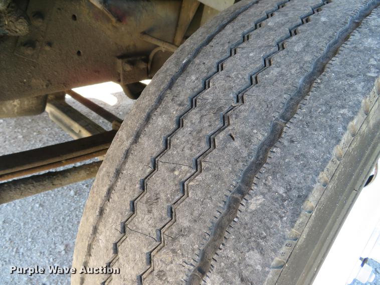 image for item DG3995 2003 Freightliner MT55 delivery truck