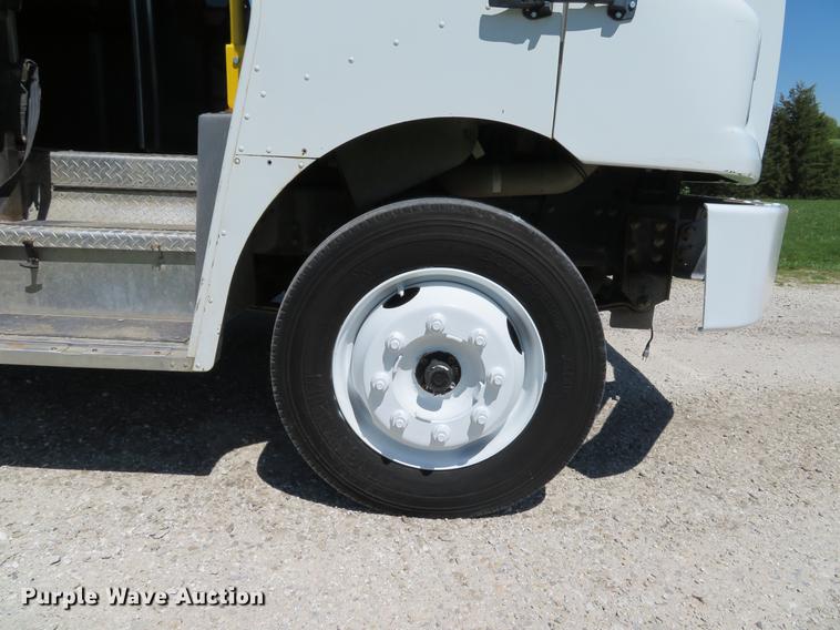 image for item DG3995 2003 Freightliner MT55 delivery truck