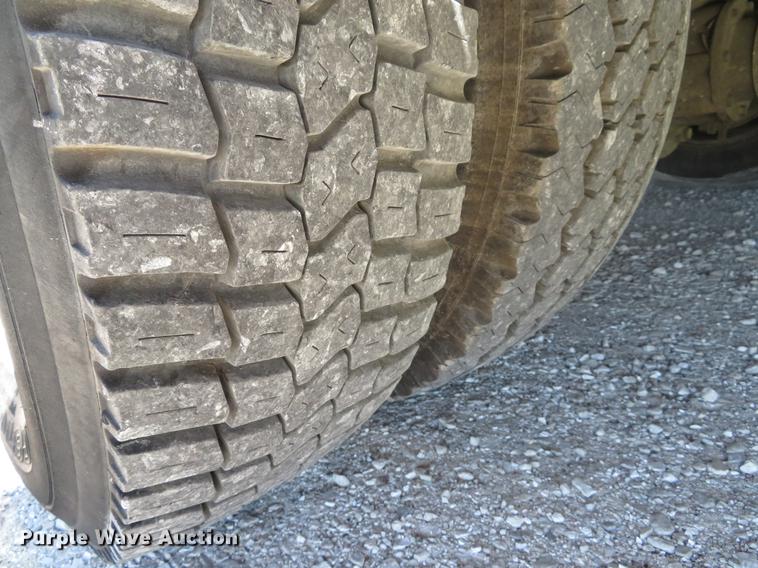 image for item DG3995 2003 Freightliner MT55 delivery truck