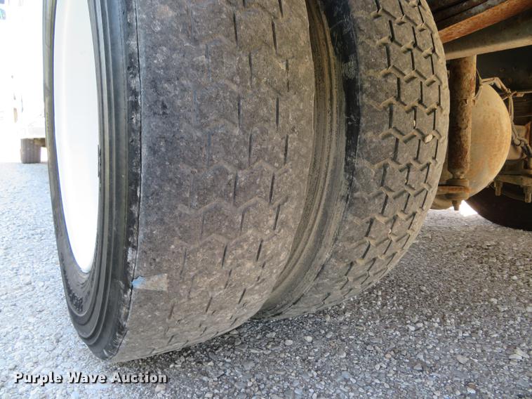 image for item DG3995 2003 Freightliner MT55 delivery truck