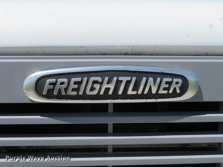 image for item DG3995 2003 Freightliner MT55 delivery truck