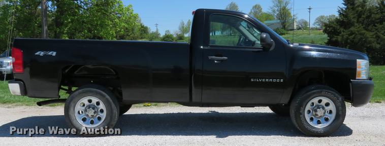 image for item DG3996 2009 Chevrolet Silverado 1500 pickup truck