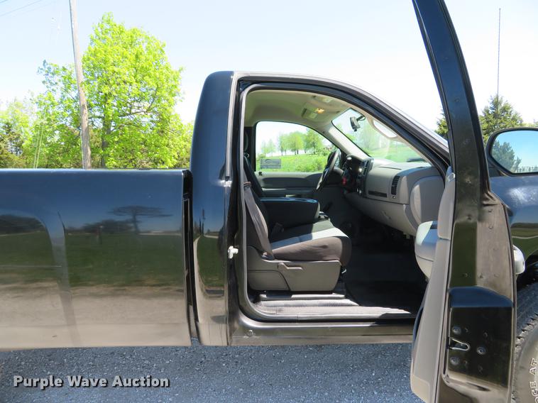 image for item DG3996 2009 Chevrolet Silverado 1500 pickup truck