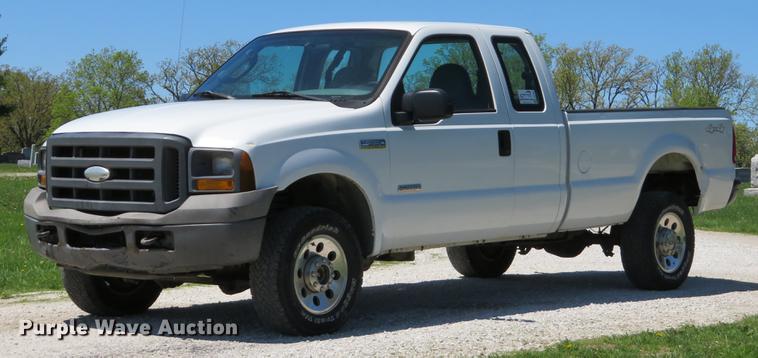 image for item DG3997 2005 Ford F350 Super Duty XL SuperCab pickup truck