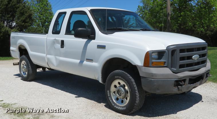image for item DG3997 2005 Ford F350 Super Duty XL SuperCab pickup truck
