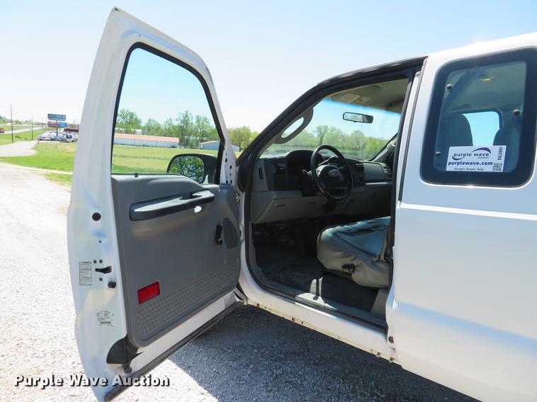 image for item DG3997 2005 Ford F350 Super Duty XL SuperCab pickup truck