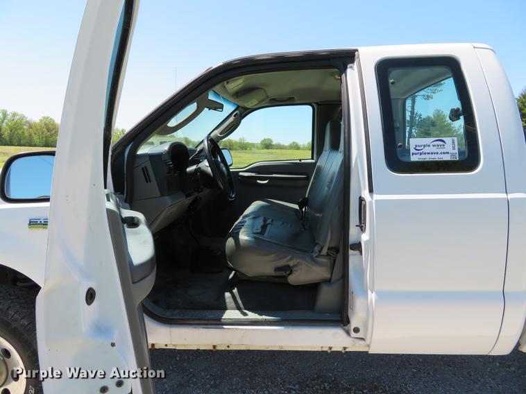 image for item DG3997 2005 Ford F350 Super Duty XL SuperCab pickup truck
