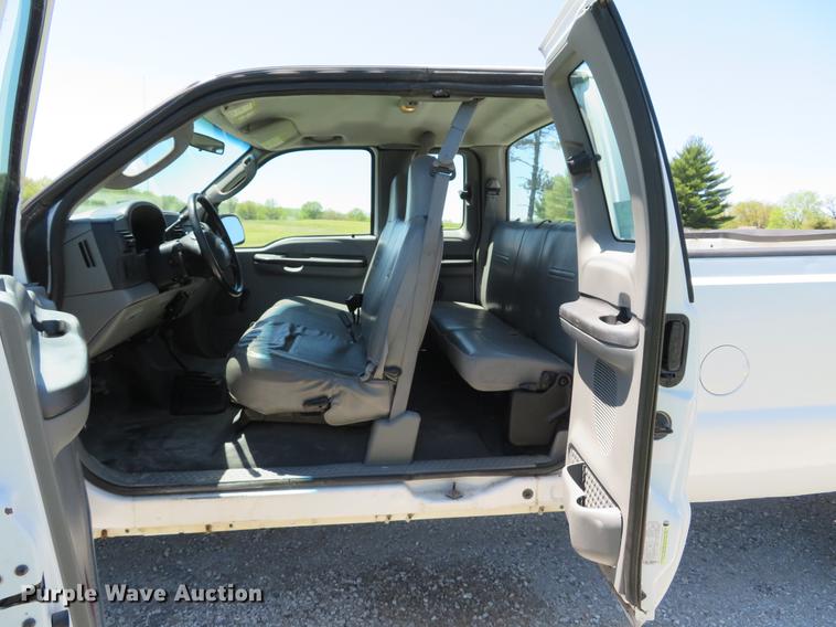 image for item DG3997 2005 Ford F350 Super Duty XL SuperCab pickup truck