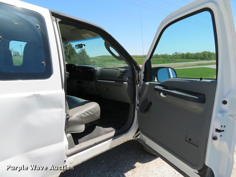 image for item DG3997 2005 Ford F350 Super Duty XL SuperCab pickup truck