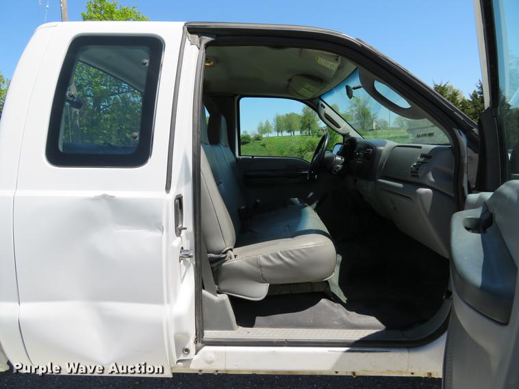 image for item DG3997 2005 Ford F350 Super Duty XL SuperCab pickup truck