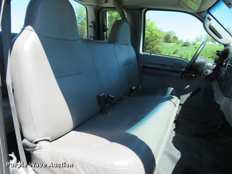 image for item DG3997 2005 Ford F350 Super Duty XL SuperCab pickup truck