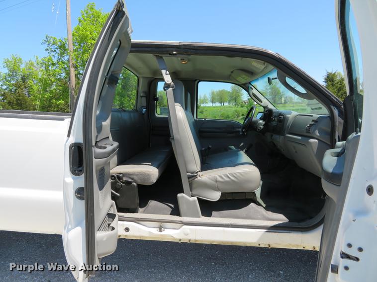 image for item DG3997 2005 Ford F350 Super Duty XL SuperCab pickup truck