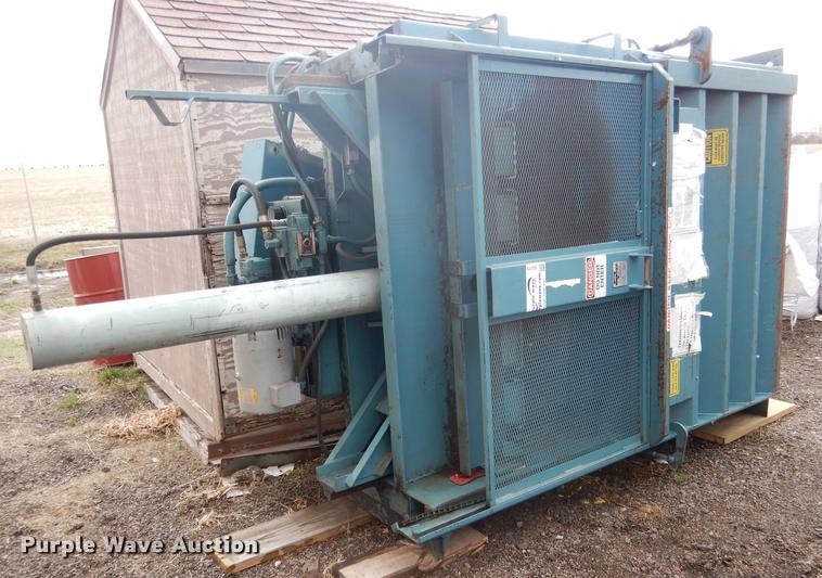 image for item DG5775 Marathon 6030HD baler