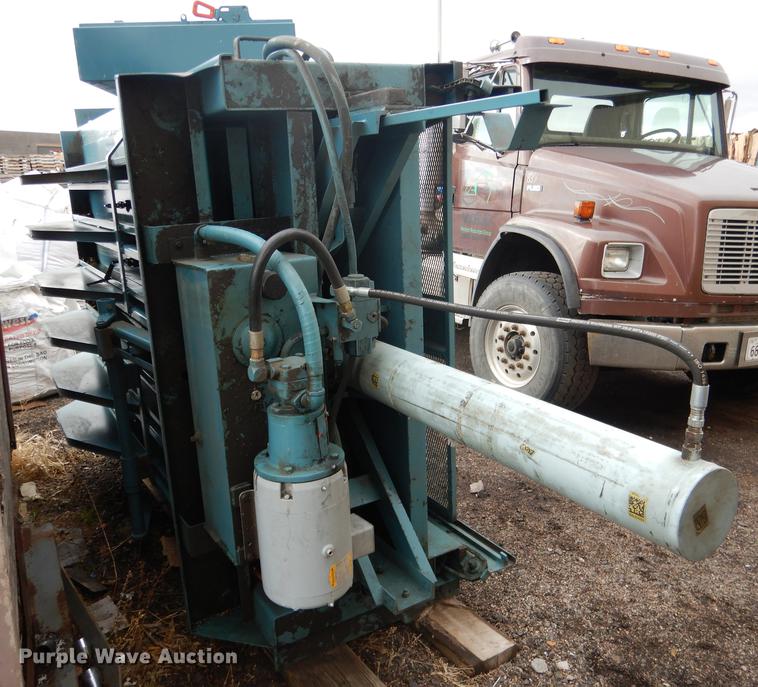 image for item DG5775 Marathon 6030HD baler