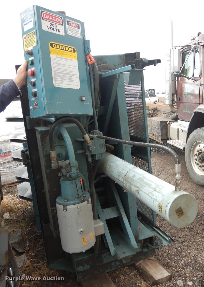 image for item DG5775 Marathon 6030HD baler