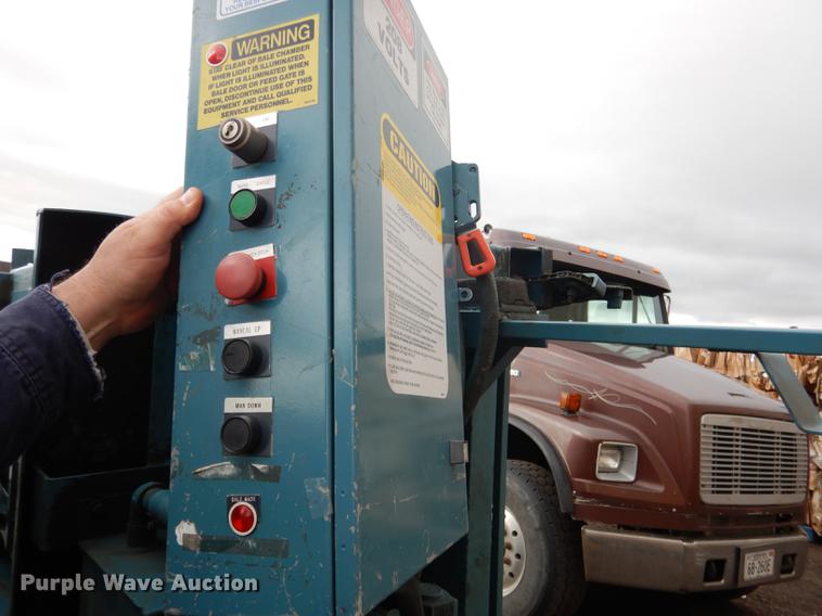 image for item DG5775 Marathon 6030HD baler