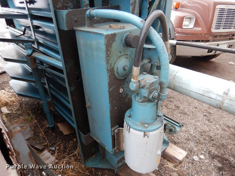 image for item DG5775 Marathon 6030HD baler