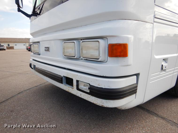 image for item DG5776 1999 Blue Bird Touring Coach LTC40 coach bus