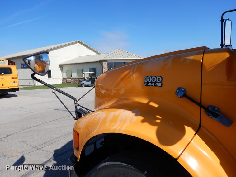 image for item DG5777 1998 International 3800 Thomas school bus