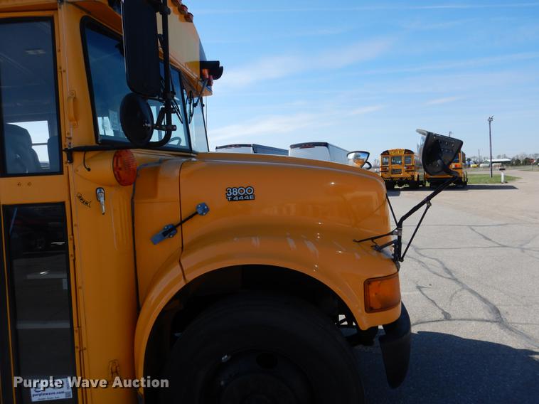 image for item DG5777 1998 International 3800 Thomas school bus