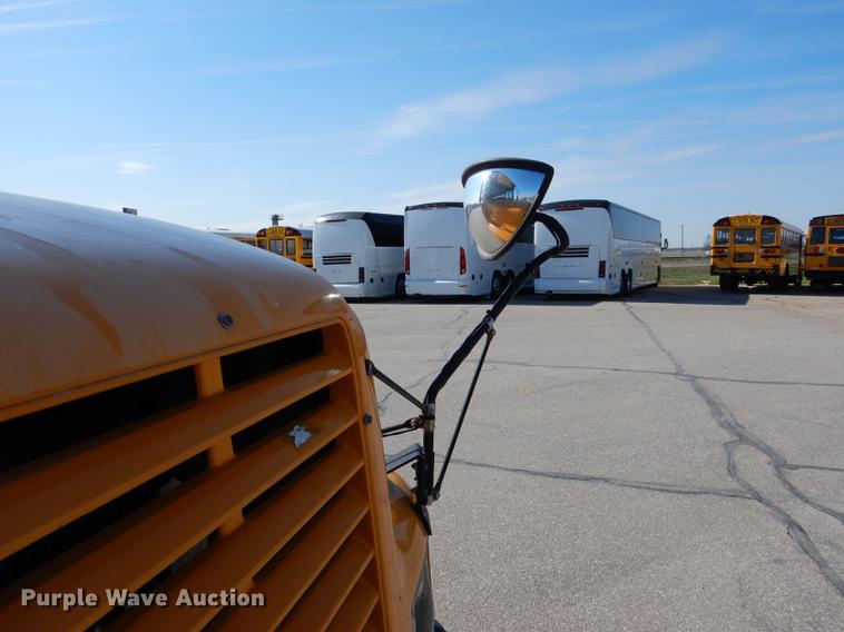 image for item DG5777 1998 International 3800 Thomas school bus