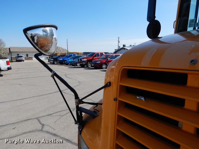 image for item DG5777 1998 International 3800 Thomas school bus