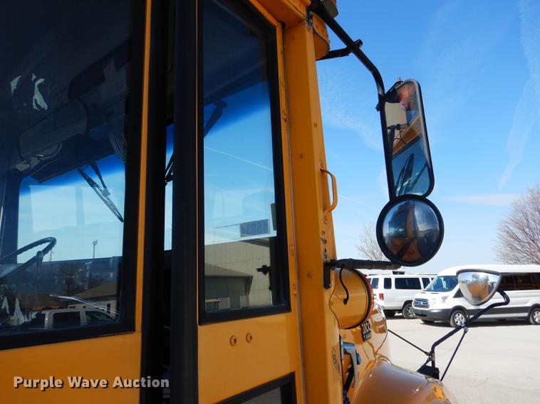 image for item DG5777 1998 International 3800 Thomas school bus