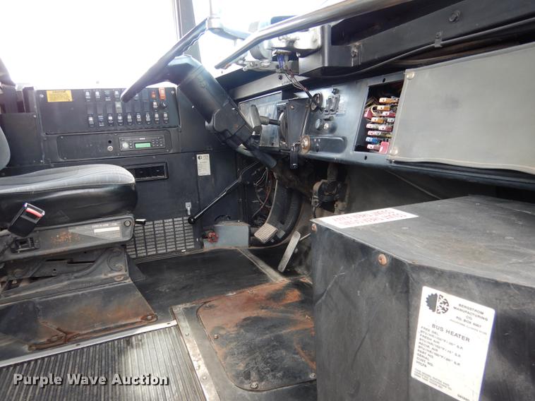 image for item DG5777 1998 International 3800 Thomas school bus