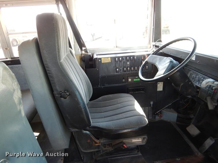 image for item DG5777 1998 International 3800 Thomas school bus