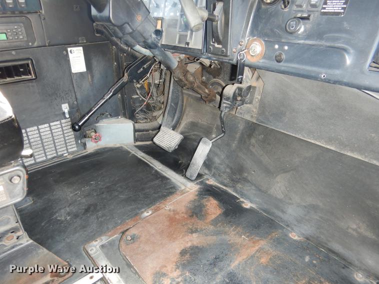 image for item DG5777 1998 International 3800 Thomas school bus