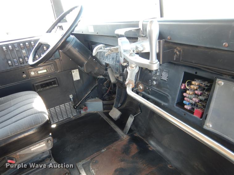 image for item DG5777 1998 International 3800 Thomas school bus