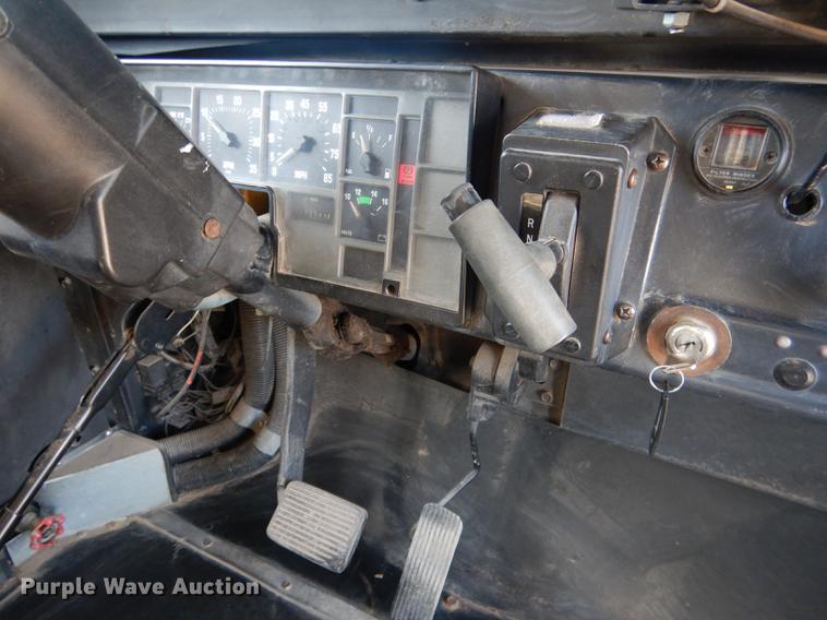 image for item DG5777 1998 International 3800 Thomas school bus