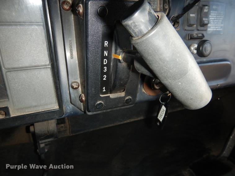 image for item DG5777 1998 International 3800 Thomas school bus