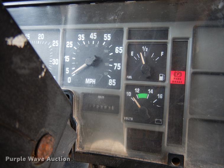 image for item DG5777 1998 International 3800 Thomas school bus