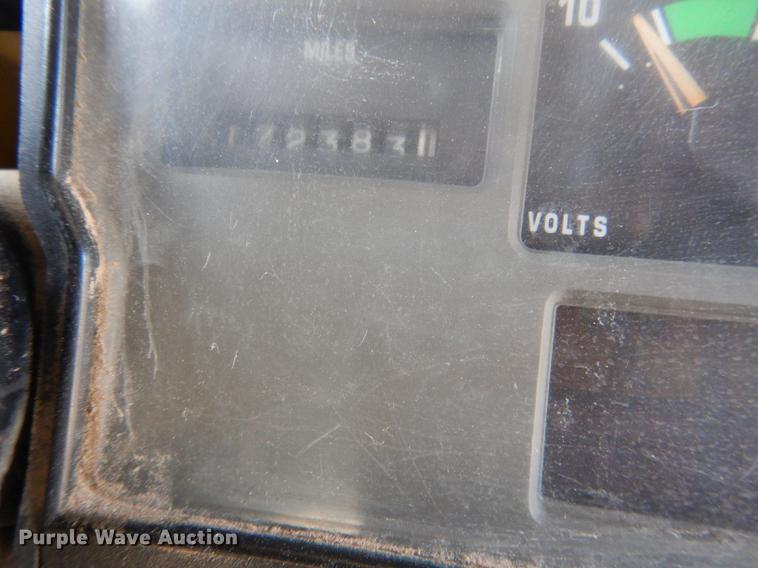 image for item DG5777 1998 International 3800 Thomas school bus