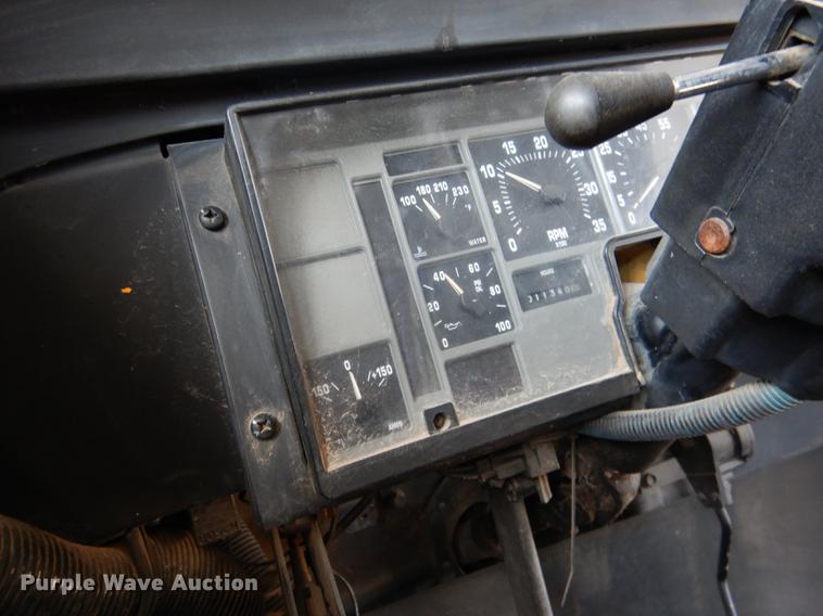 image for item DG5777 1998 International 3800 Thomas school bus