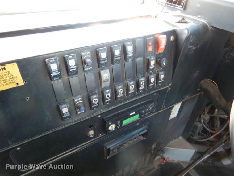 image for item DG5777 1998 International 3800 Thomas school bus